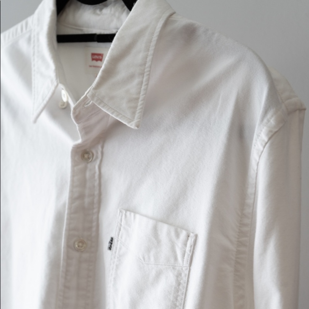 Levi’s classic white button down shirt medium